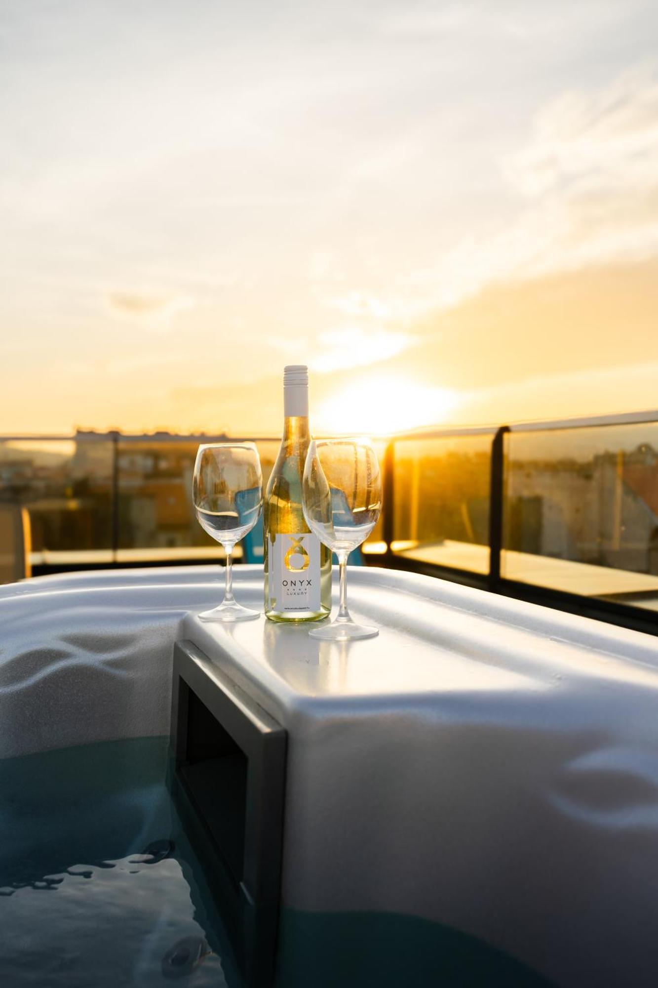Onyx Luxury Budapest Eksteriør billede